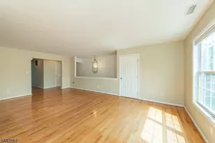 38 Chanda Ct, Clifton, NJ 07012 - Photo 4