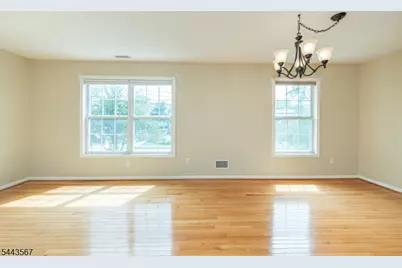 38 Chanda Ct, Clifton, NJ 07012 - Photo 6