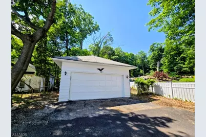 19 Lakeland Dr, Hopatcong, NJ 07843 - Photo 4