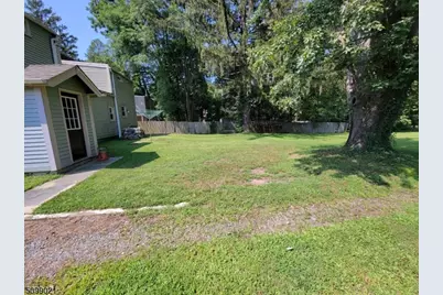 131 4th St #B, Belvidere, NJ 07823 - Photo 4