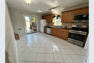 17 Westgate Dr, Edison, NJ 08820 - Photo 8