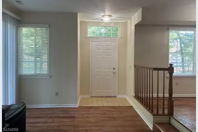 9 Evans Court, Bedminster Township, NJ 07921 - Photo 2