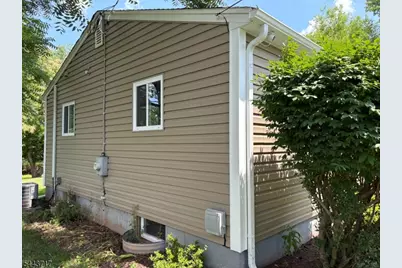 60 Meadowbrook Dr, Hillsborough Township, NJ 08844 - Photo 4
