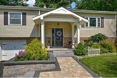 15 Camelot Dr, Mount Olive, NJ 07828 - Photo 2