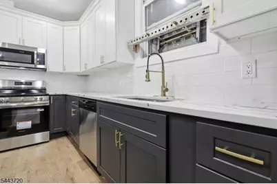 57 Montgomery Ave, Newark, NJ 07108 - Photo 10