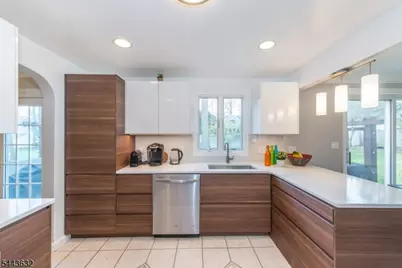 309 Indian Trl, Mountainside, NJ 07092 - Photo 6