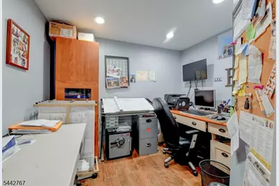 835 Colonial Arms Rd, Union Township, NJ 07083 - Photo 20