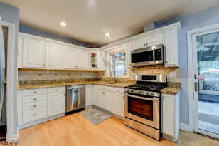 835 Colonial Arms Rd, Union Township, NJ 07083 - Photo 10