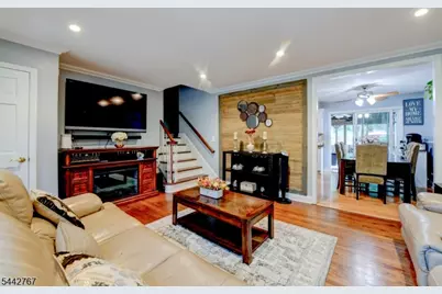 835 Colonial Arms Rd, Union Township, NJ 07083 - Photo 6