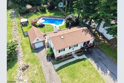 47 Summit Rd, Hamburg, NJ 07419 - Photo 1