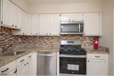 18 Guilford Ct, Parsippany, NJ 07950 - Photo 8