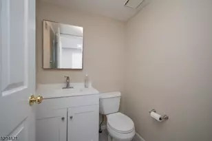 18 Guilford Ct, Parsippany, NJ 07950 - Photo 26