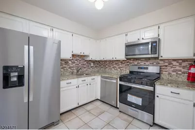 18 Guilford Ct, Parsippany, NJ 07950 - Photo 10