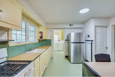 289 Hazel Pl, Union Township, NJ 07083 - Photo 10
