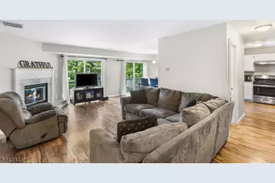 5 Garden Ct, Roxbury Township, NJ 07876 - Photo 2