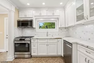 50 Lincoln Pl, Waldwick, NJ 07463 - Photo 8