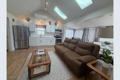 15 Kentucky Ave, Jefferson Township, NJ 07849 - Photo 8