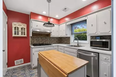 57 Ivanhoe Ter, Bloomfield, NJ 07003 - Photo 10