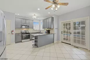 1316 Sassafras Ln, Monroe Township, NJ 08094 - Photo 8