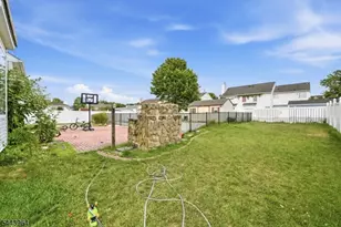 1316 Sassafras Ln, Monroe Township, NJ 08094 - Photo 2