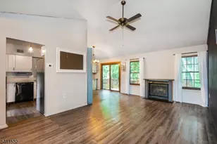46 Duck Hawk Ct, Allamuchy Township, NJ 07840 - Photo 2