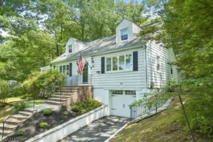 6 Cherry Ln, Caldwell, NJ 07006 - Photo 2