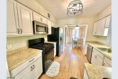 8 Plum Court, Raritan Township, NJ 08822 - Photo 4