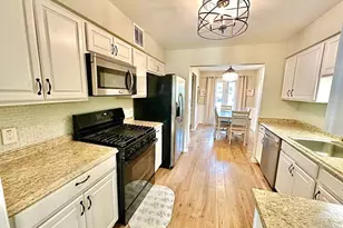 8 Plum Ct, Raritan Township, NJ 08822 - Photo 4