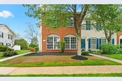32 Cabot Way, Franklin Township, NJ 08823 - Photo 2