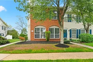 32 Cabot Way, Franklin Township, NJ 08823 - Photo 2