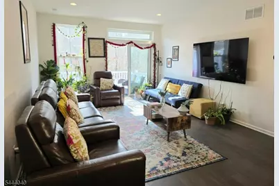 27 Wisteria Ct, Monroe Township, NJ 08831 - Photo 8