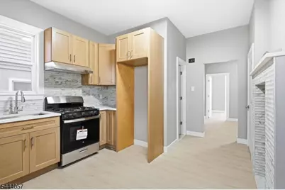 19 Komorn St, Newark, NJ 07105 - Photo 4