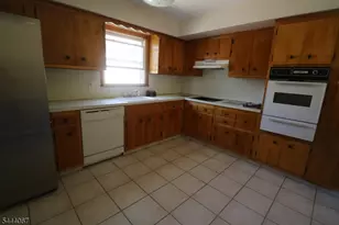 34 Hilton St, Belleville, NJ 07109 - Photo 12