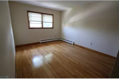 34 Hilton St, Belleville, NJ 07109 - Photo 4