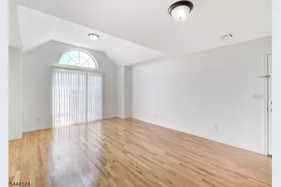 627 Hunterdon St, Newark, NJ 07108 - Photo 4