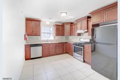627 Hunterdon St, Newark, NJ 07108 - Photo 6