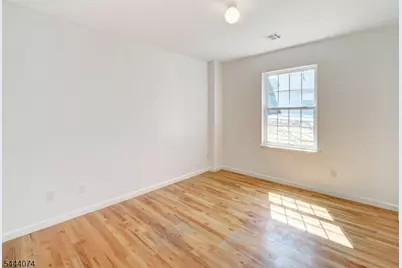 627 Hunterdon St, Newark, NJ 07108 - Photo 8