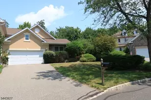 7 Dickerson Ct, Chester, NJ 07930 - Photo 2