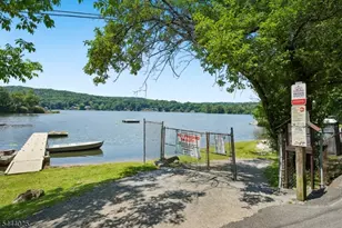 1009 Lakeside Dr E, Vernon, NJ 07422 - Photo 36