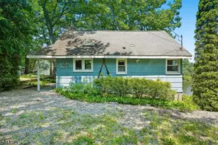 1009 Lakeside Dr E, Vernon, NJ 07422 - Photo 2
