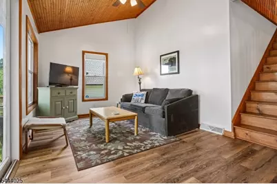1009 Lakeside Drive East, Vernon, NJ 07422 - Photo 16