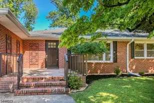 4 Park Ln, Franklin Township, NJ 08540 - Photo 2