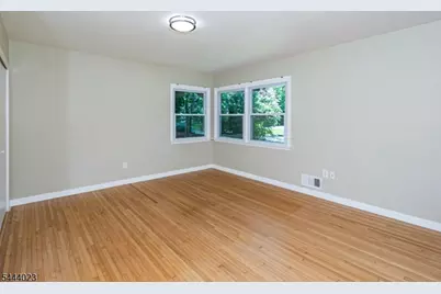 4 Park Ln, Franklin Township, NJ 08540 - Photo 14