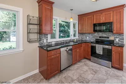 4 Park Ln, Franklin Township, NJ 08540 - Photo 10
