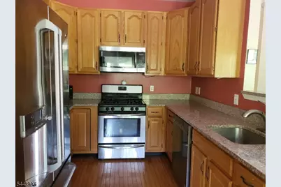 26 Worthington Ter, Raritan Township, NJ 08822 - Photo 4