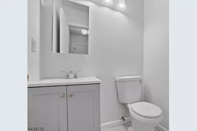33 Seton Hall Dr, Newark, NJ 07103 - Photo 8