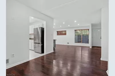 33 Seton Hall Dr, Newark, NJ 07103 - Photo 2