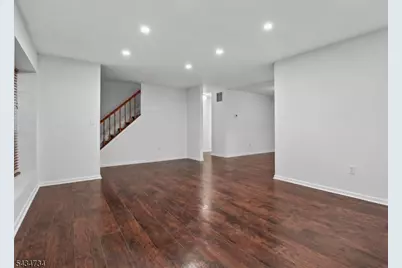 33 Seton Hall Dr, Newark, NJ 07103 - Photo 4