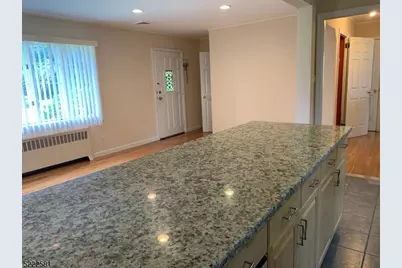 118 Fairfield Dr, Paramus, NJ 07652 - Photo 2