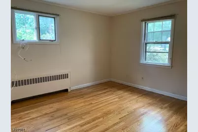 118 Fairfield Dr, Paramus, NJ 07652 - Photo 8